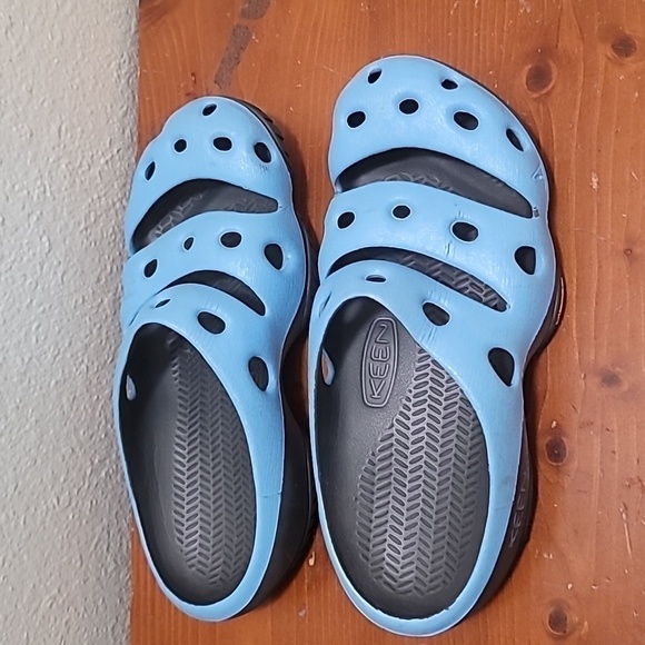 KEEN YOGUI CLOG SLIP ON BLUE AND BLACK MEN'S SANDAL SIZE 11 - Picture 2 of 8